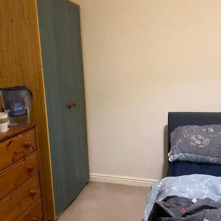 1 double bed in 2 bed flat