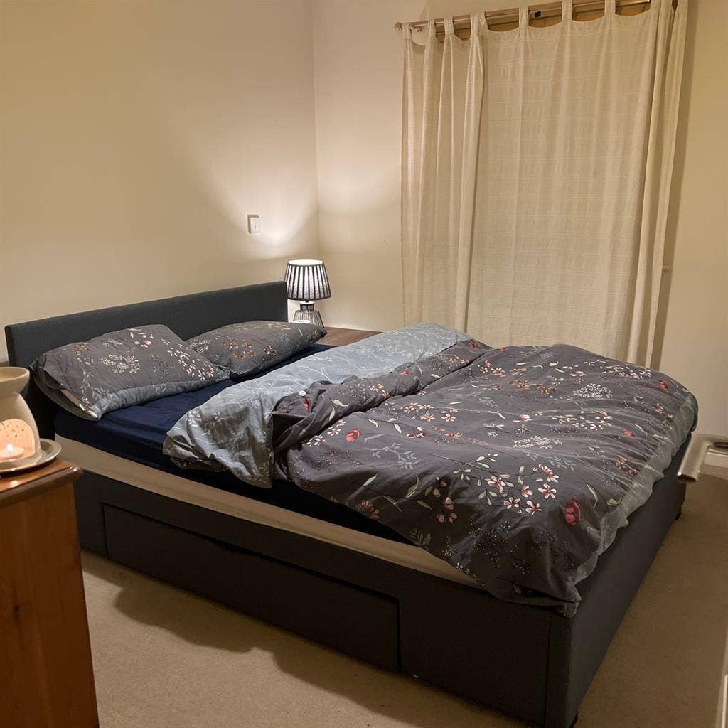 1 double bed in 2 bed flat