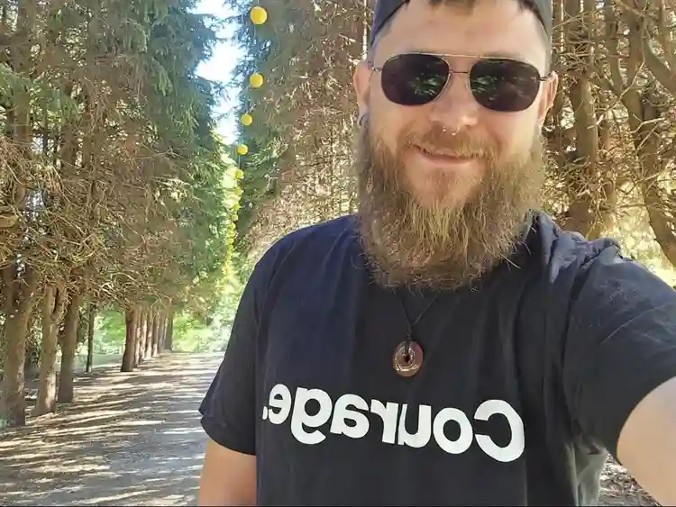 Room available in bath in Hill