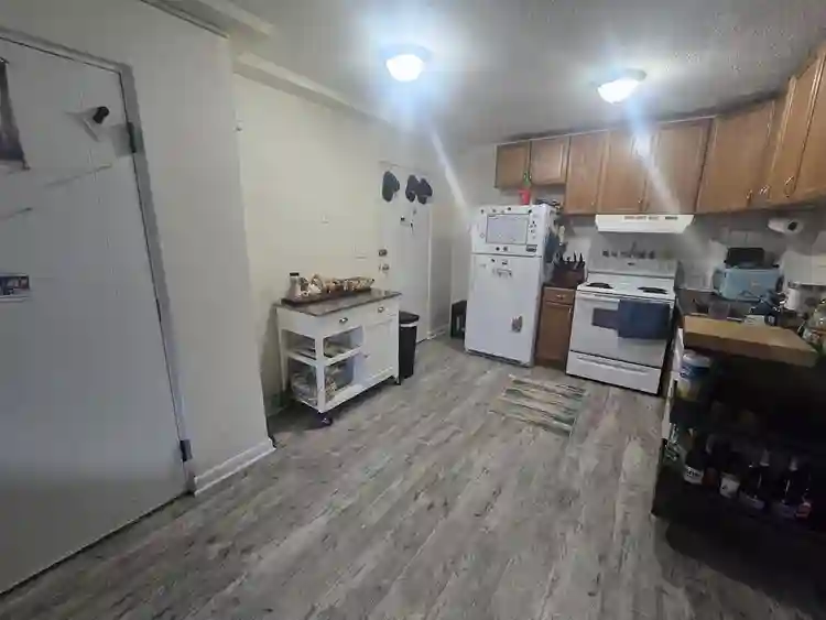 Room available in bath in Hill