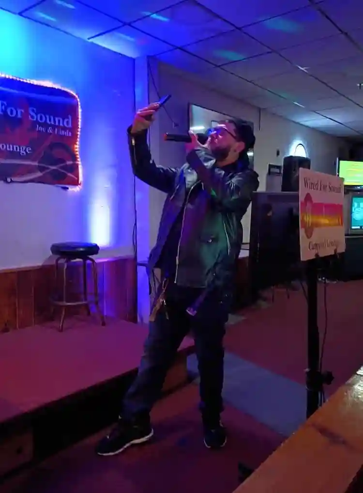 Room available in bath in Hill