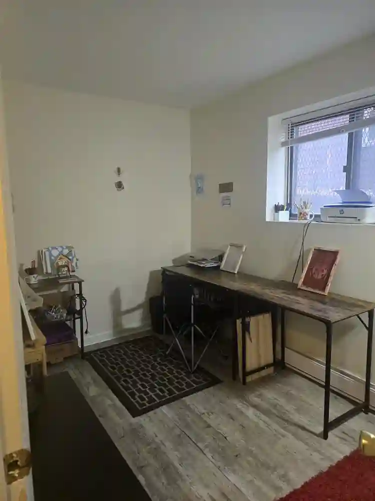 Room available in bath in Hill