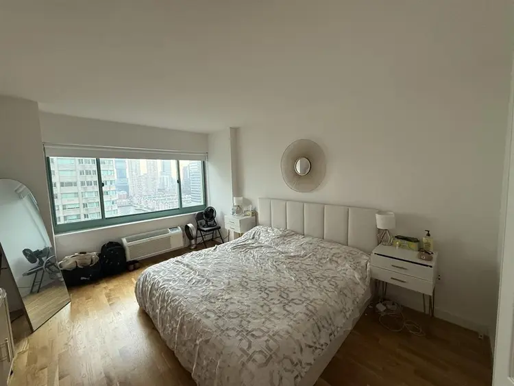 Large b in Newport 6 Months