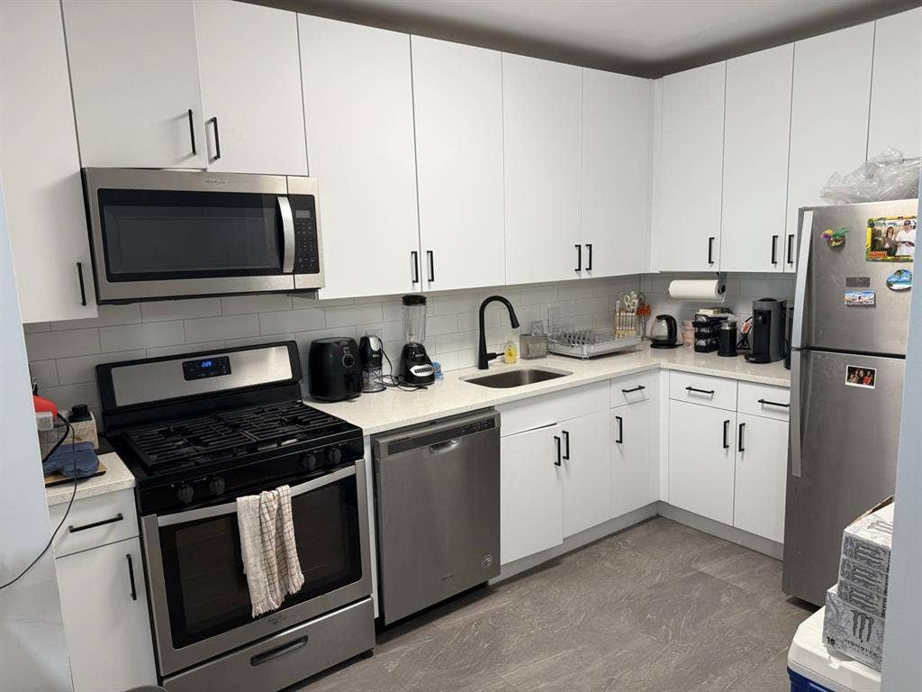 Large b in Newport 6 Months