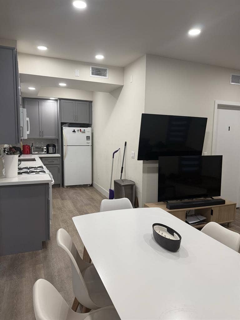 Private Bedroom & Bathroom near USC