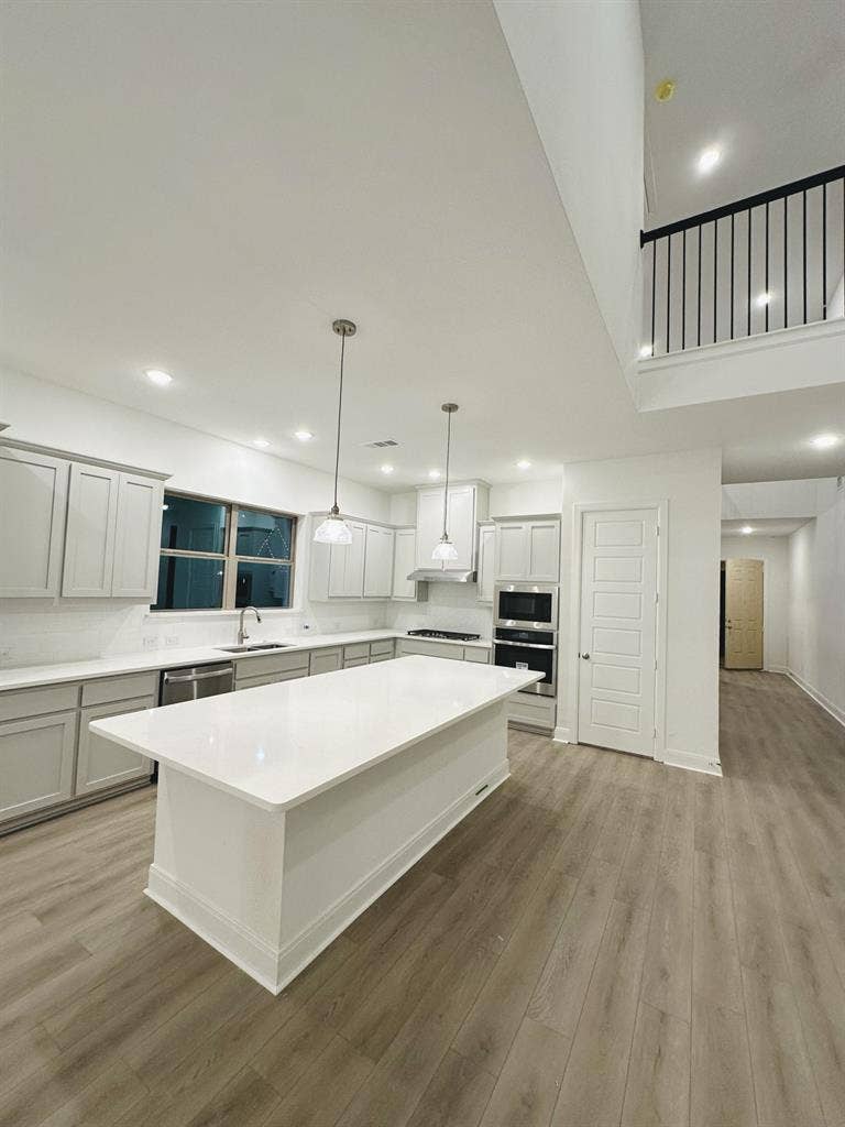 Hurst - 
Room Available in New House