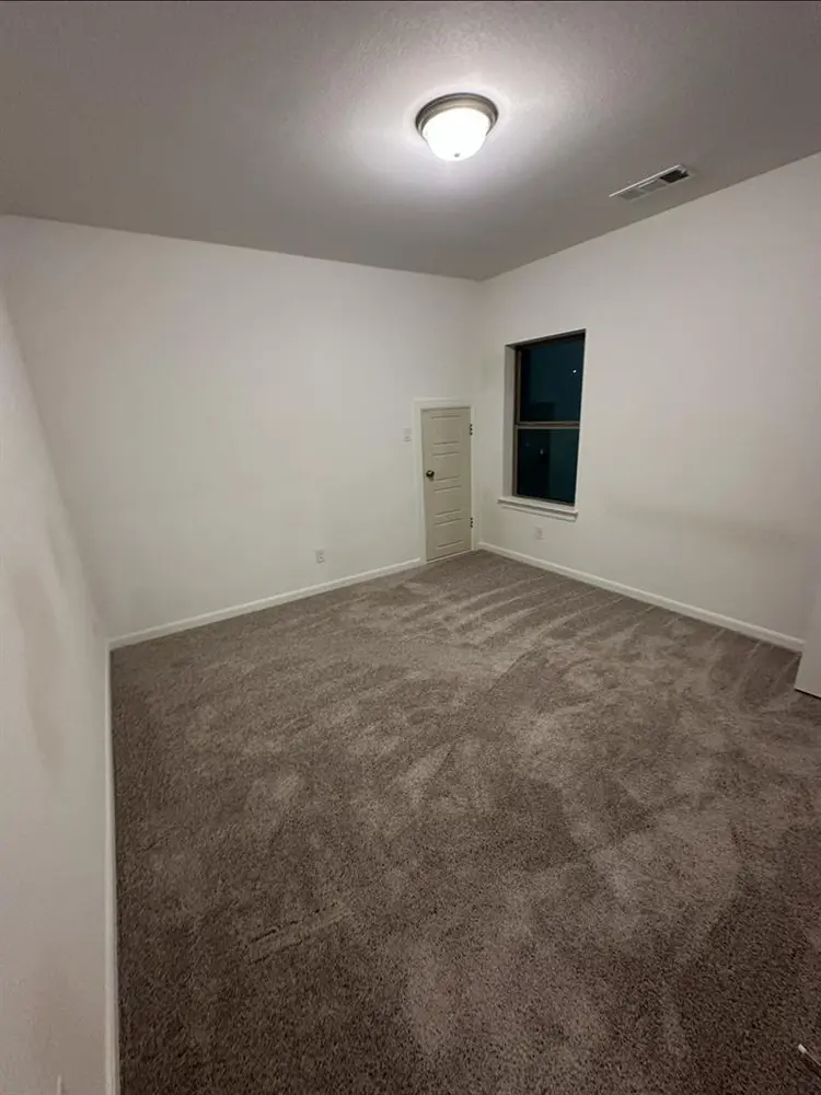 Hurst -
Room Available in New House