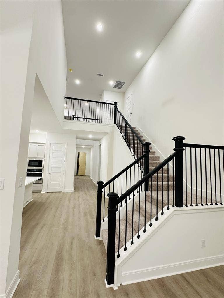 Hurst - 
Room Available in New House