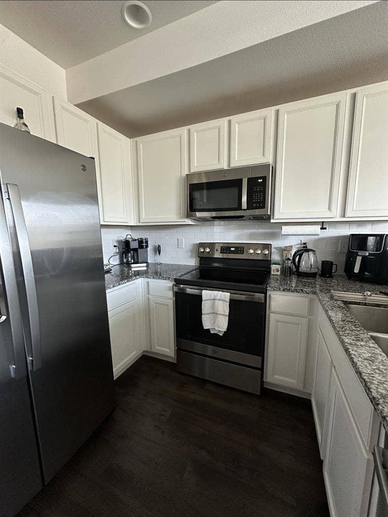 Townhome 5mins from the airport