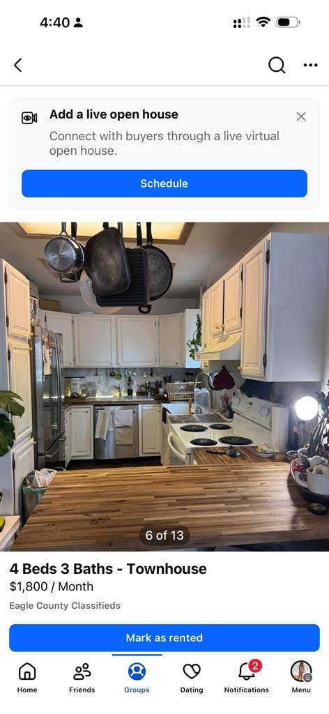 Master bedroom: couples and pets ok