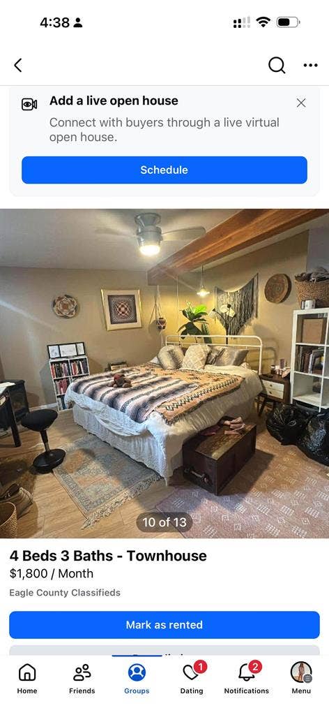 Master bedroom: couples and pets ok