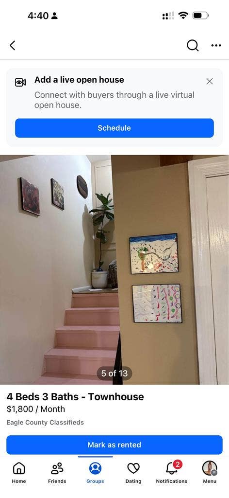 Master bedroom: couples and pets ok