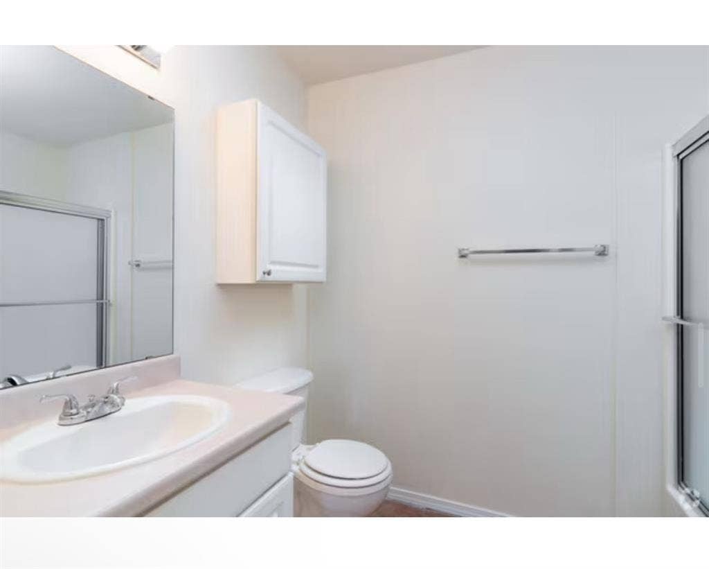 looking for roommate, Casa Bandera