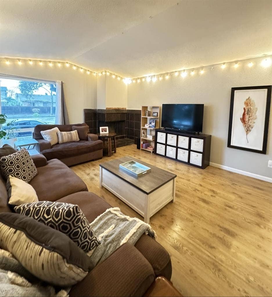 Room for rent with great roommates