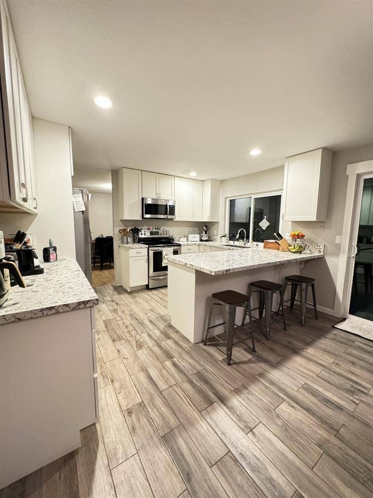 Room for rent with great roommates