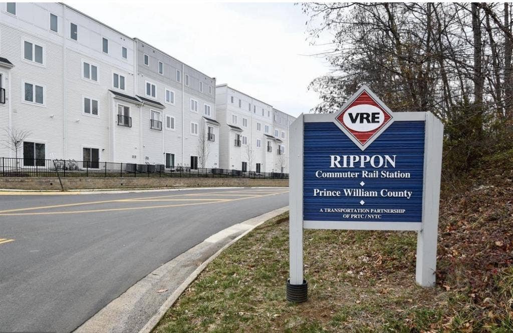 Master bedroom W private bathroom
