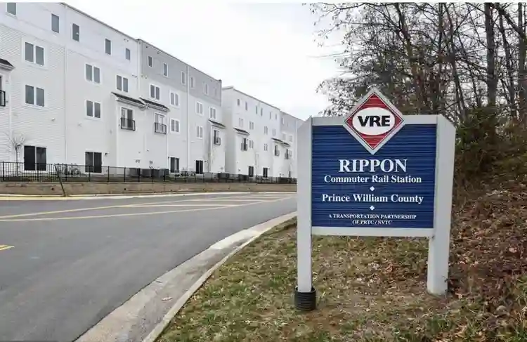 Master bedroom W private bathroom