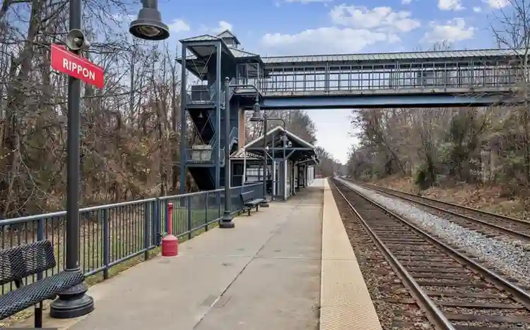 Master bedroom W private bathroom