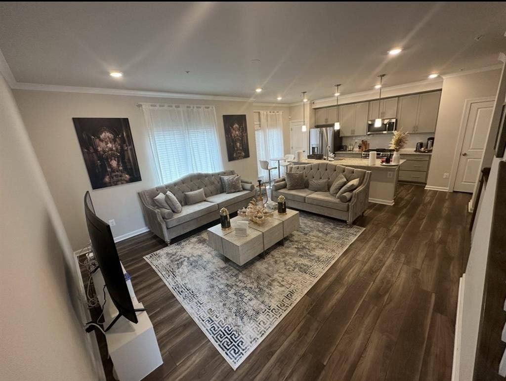 Master bedroom W private bathroom