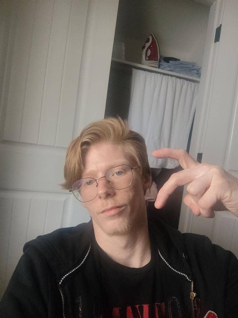 Roommate needed for April/may