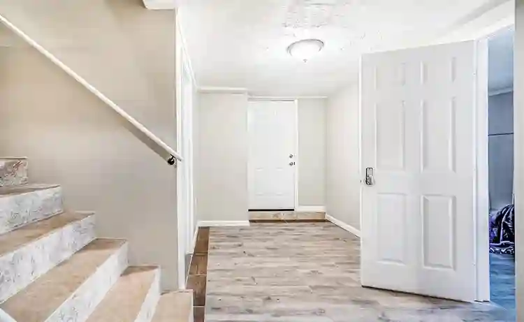 6 BR in Riverdale