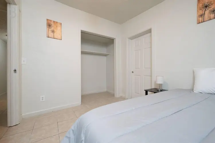 6 BR in Jacksonville