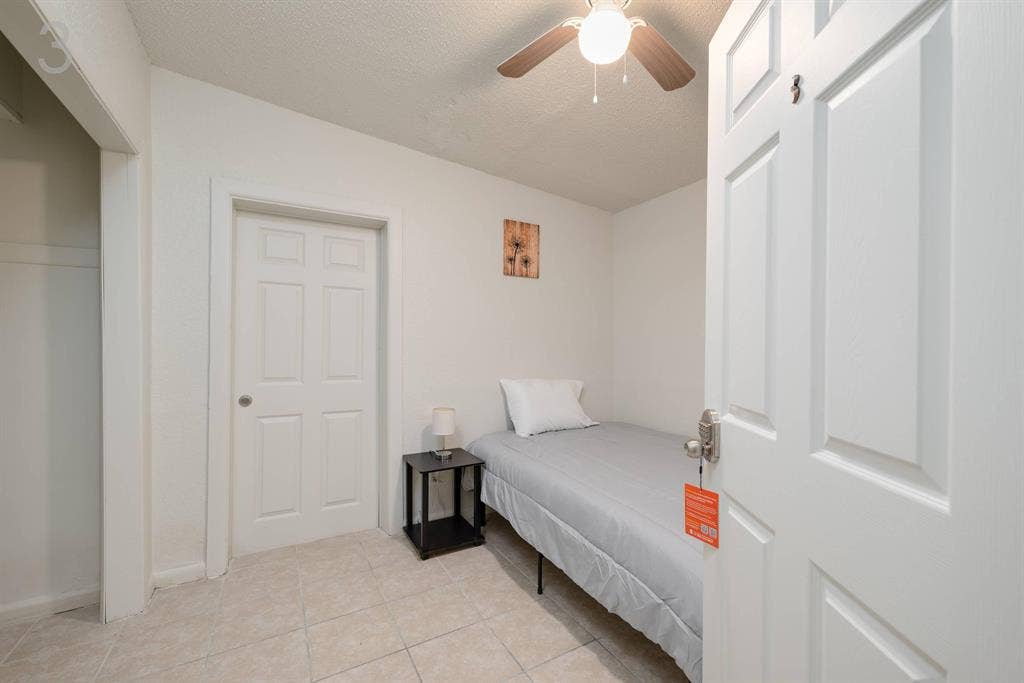 6 BR in Jacksonville