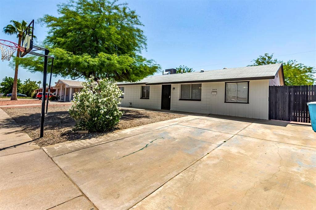 8 BR in Phoenix
