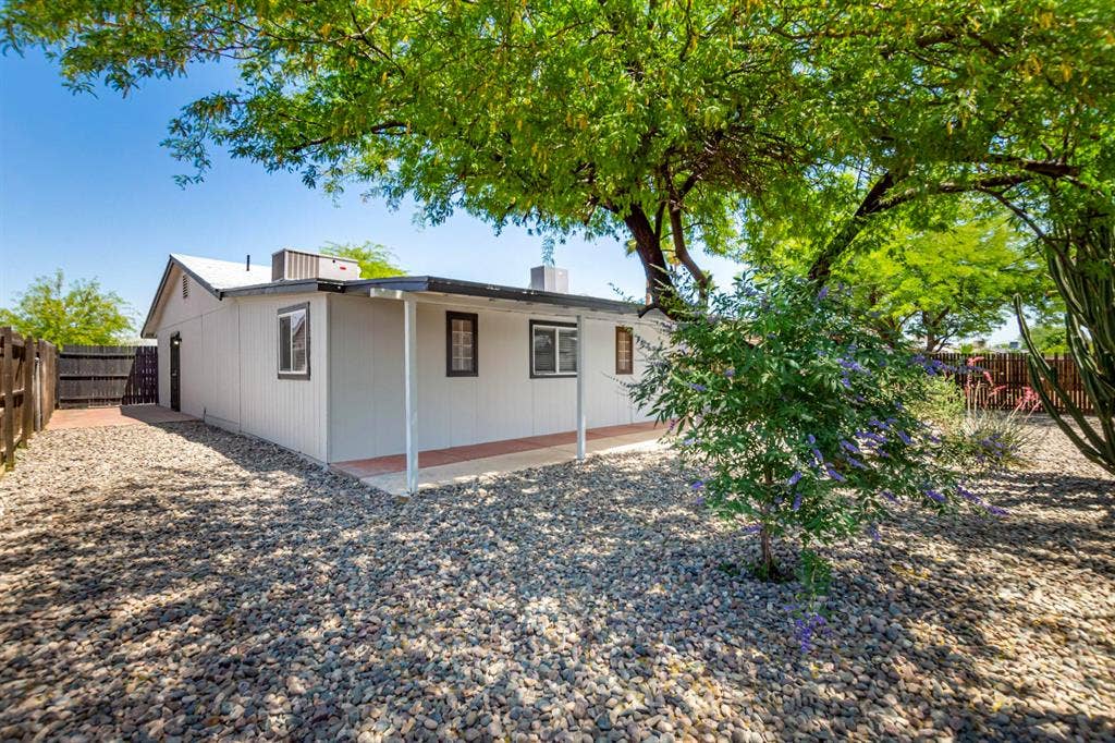 8 BR in Phoenix