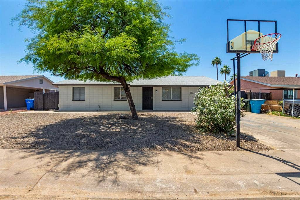 8 BR in Phoenix