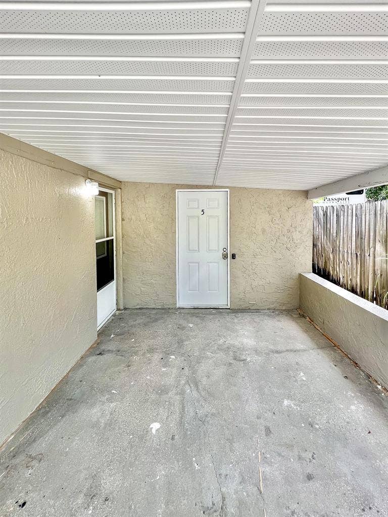 6 BR in Largo