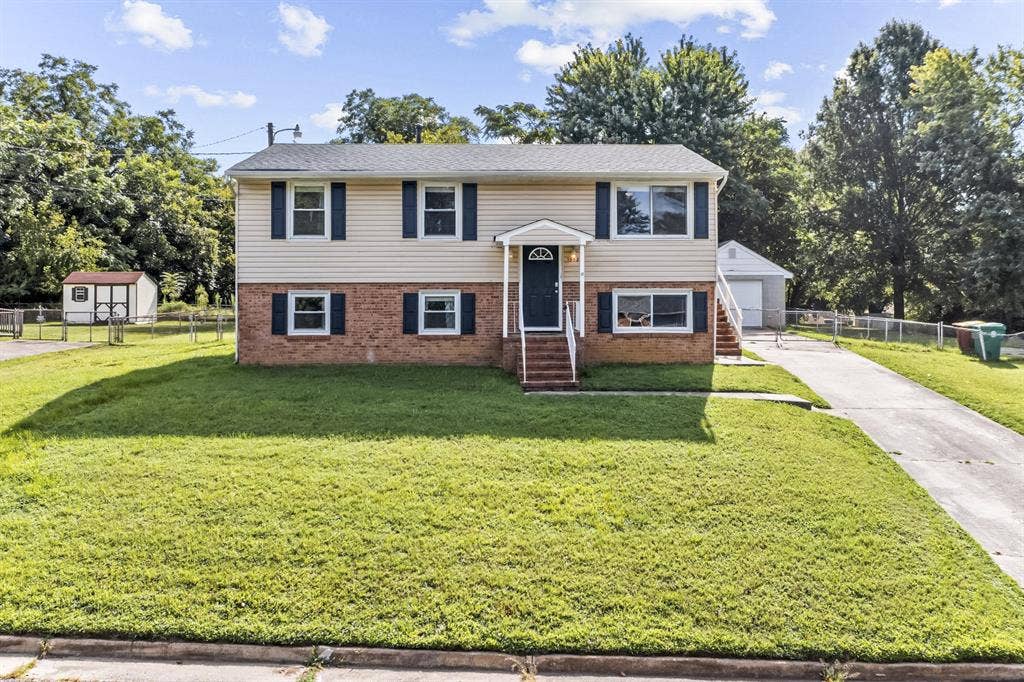 8 BR in Petersburg