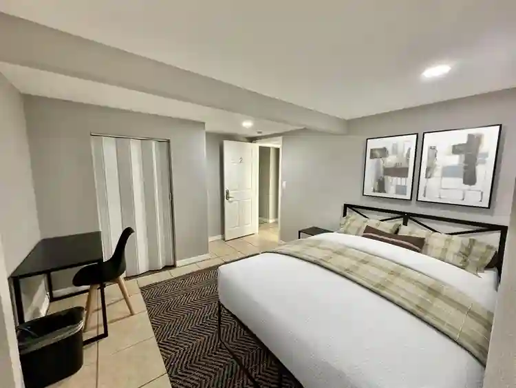 6 BR in St. Petersburg