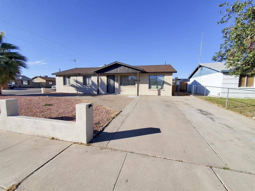 8 BR in Phoenix
