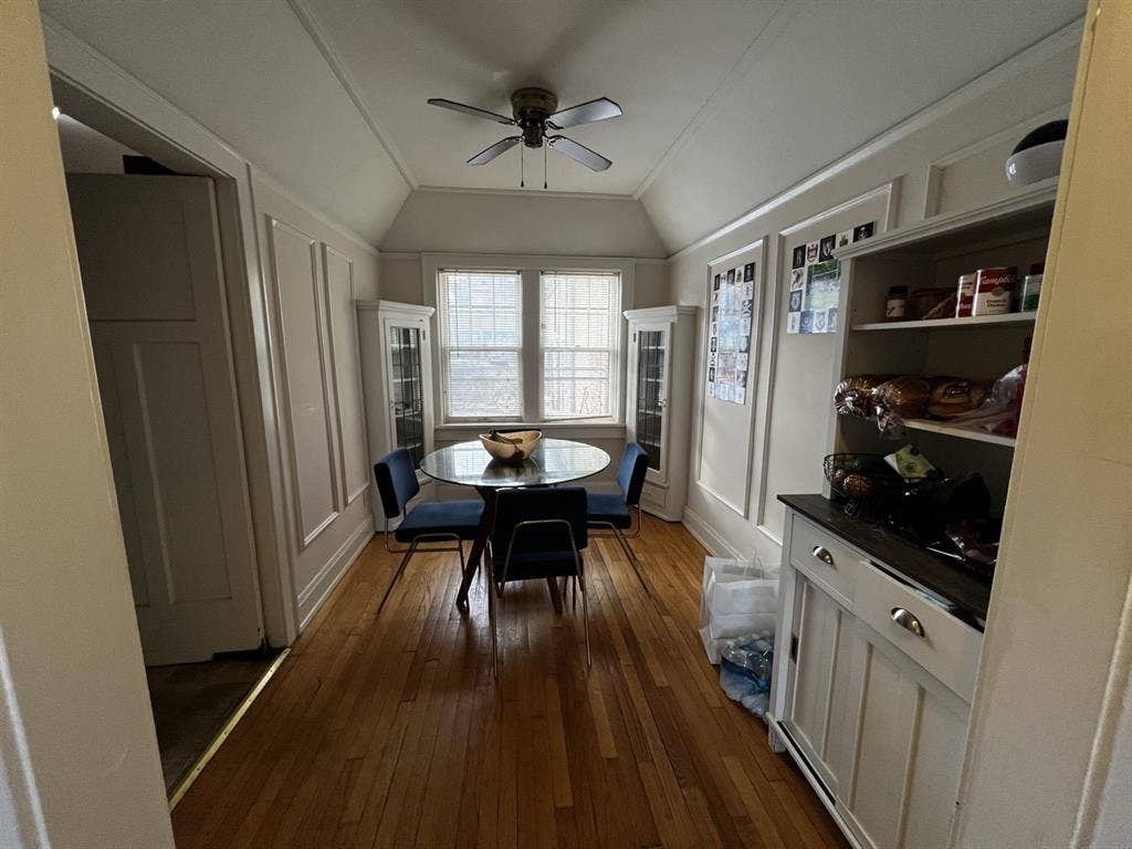 Looking for a roommate