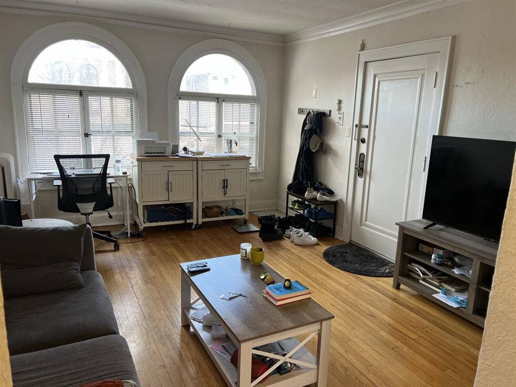 Looking for a roommate