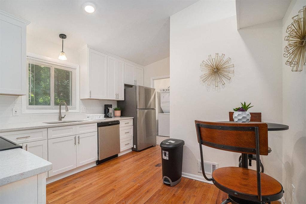 8 BR in College Park