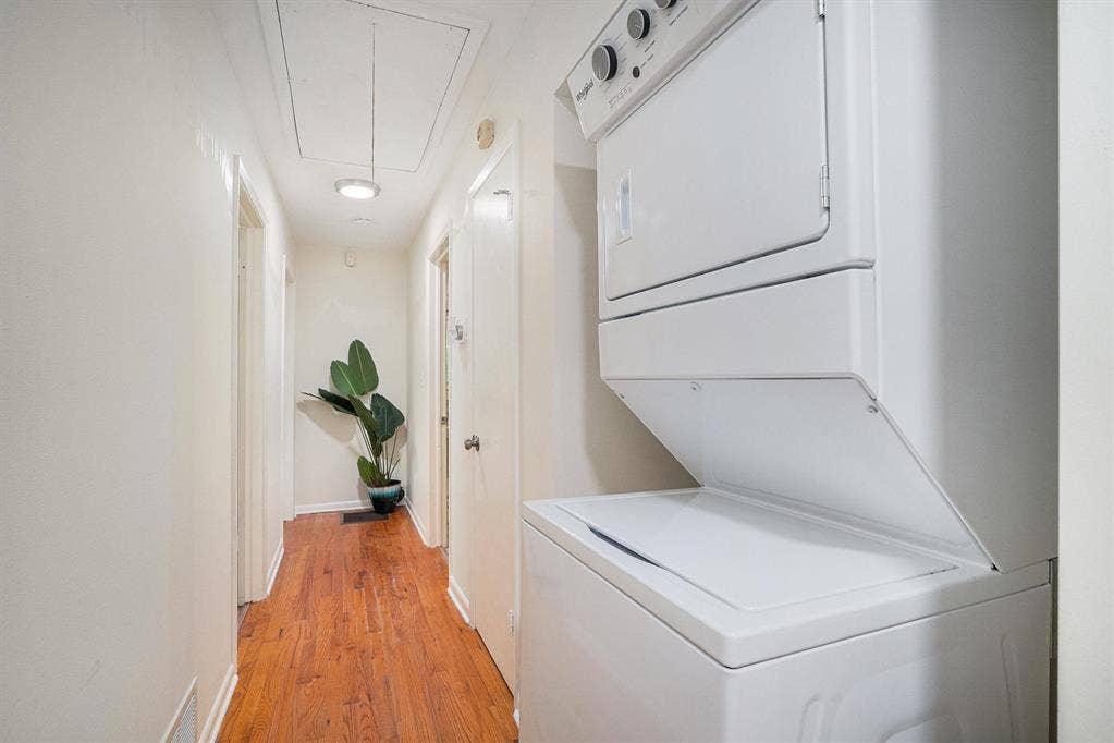 8 BR in College Park