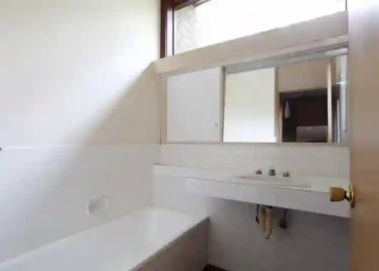 Looking for a female housemate