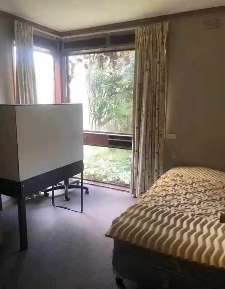 Looking for a female housemate