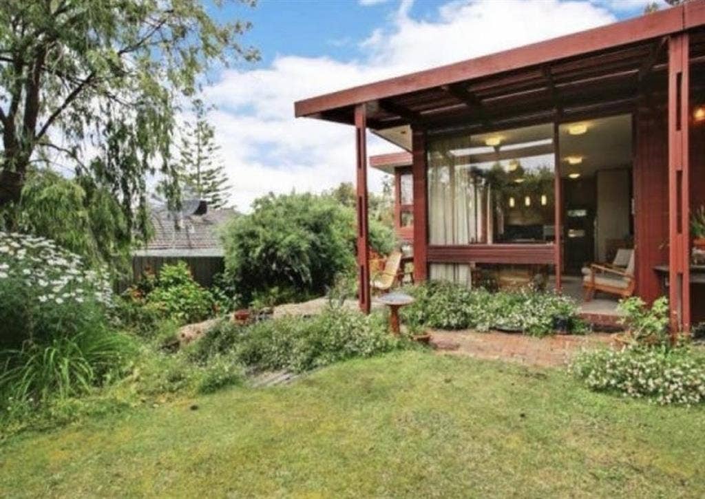 Looking for a female housemate