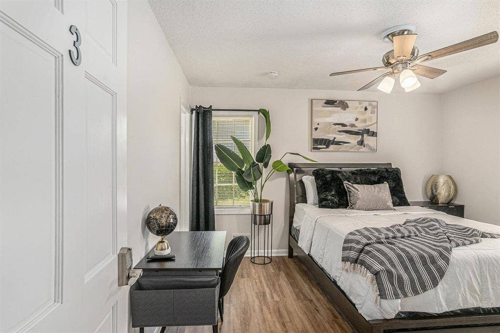 6 BR in College Park