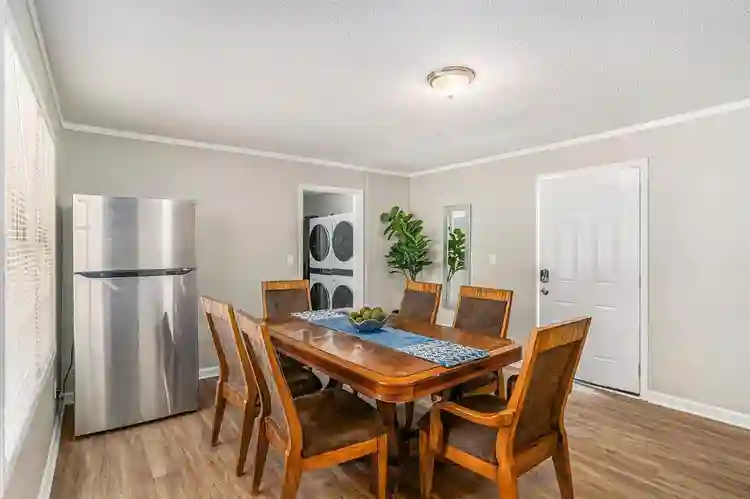 6 BR in College Park