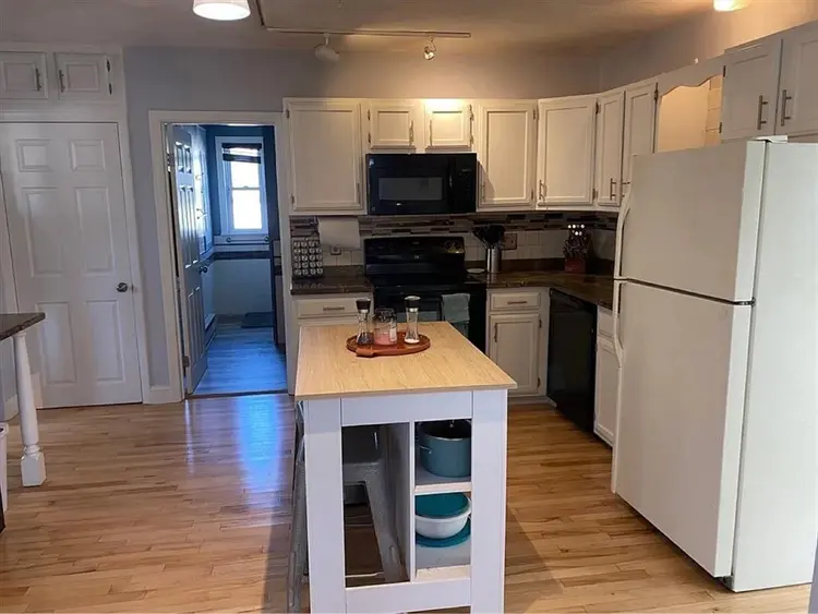 One furnished bedroom for rent