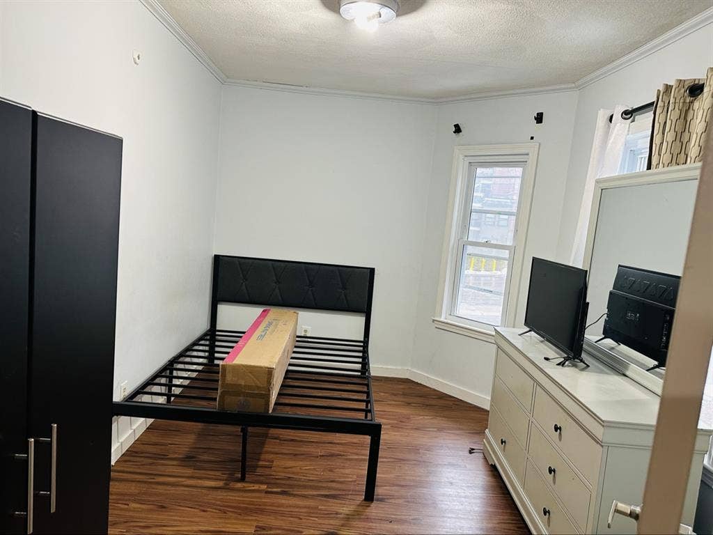 One furnished bedroom for rent