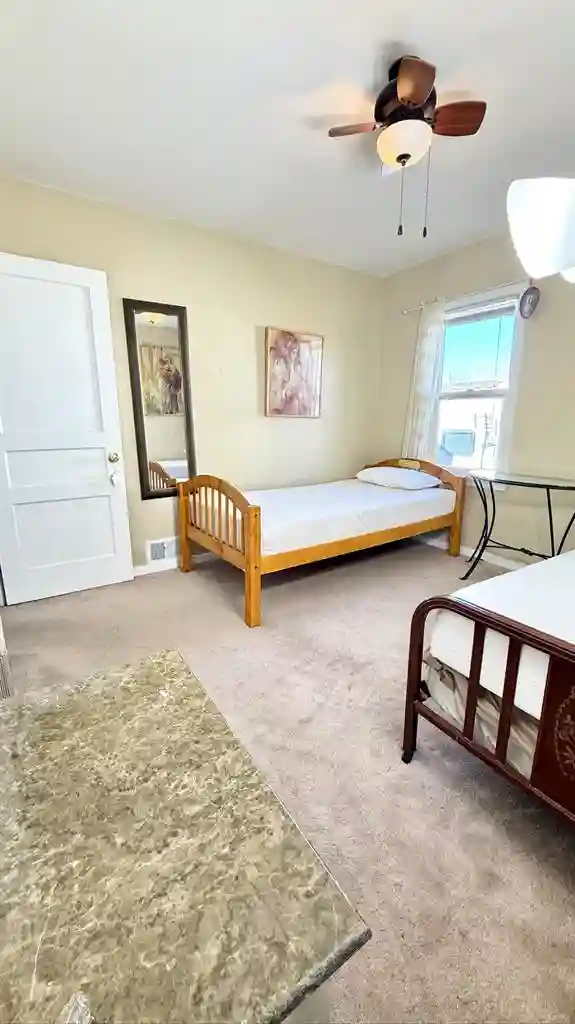 Shared room for Rent !