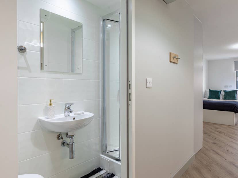 STUDIO AVAILABLE AT FITZALAN