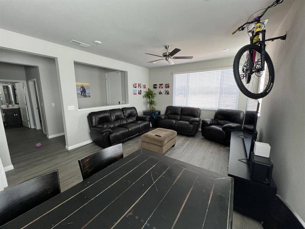 Gorgeous Master Bed w/ Private Bath