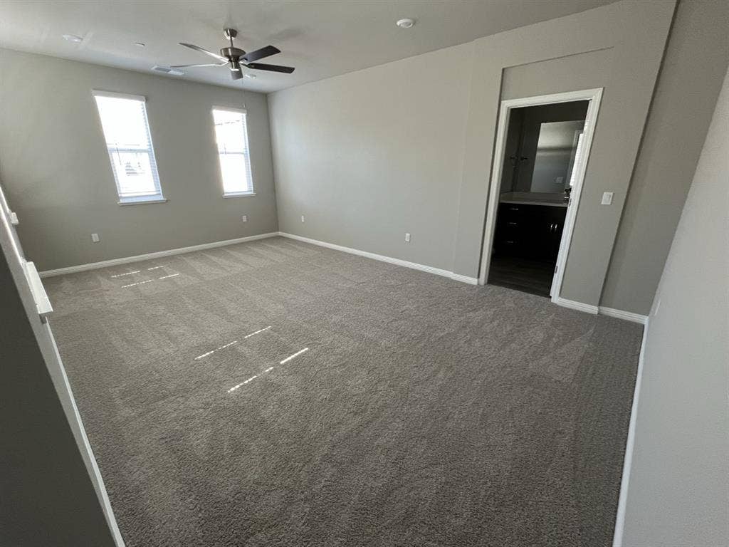 Gorgeous Master Bed w/ Private Bath