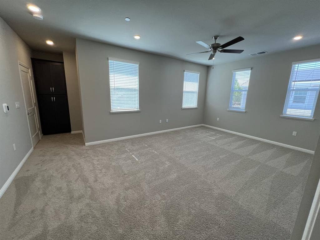 Gorgeous Master Bed w/ Private Bath